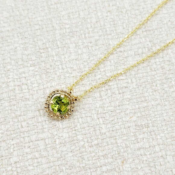 10K Yellow Gold Genuine Peridot 6x6mm (0.75ct) Pendant - Picture 5 of 7